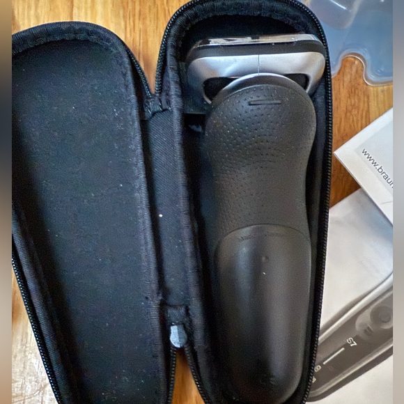Braun 7075cc - Waterproof Foil Shaver/Wet & Dry Shave/Beard Trimmer/Travel Case - Picture 9 of 15